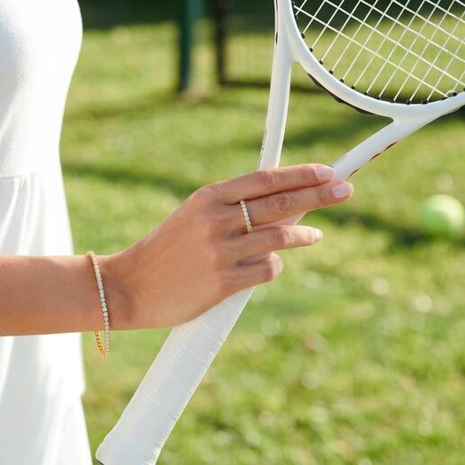 Bijoux tennis Moissanite, main tenant une raquette de tennis
