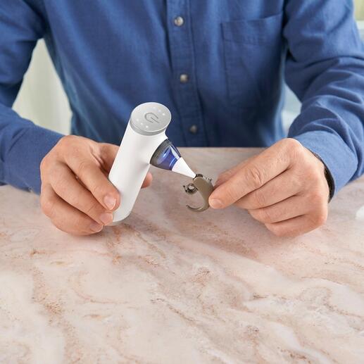 Mini aspirateur à la main, embout en usage
