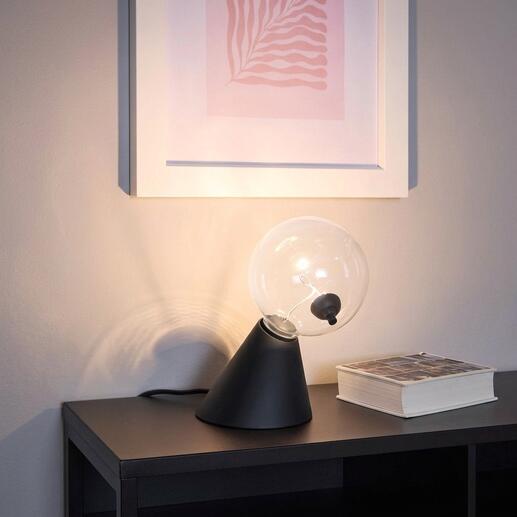 Lampe de table Satellite avec un globe en verre transparent et une base noire sur une étagère.
