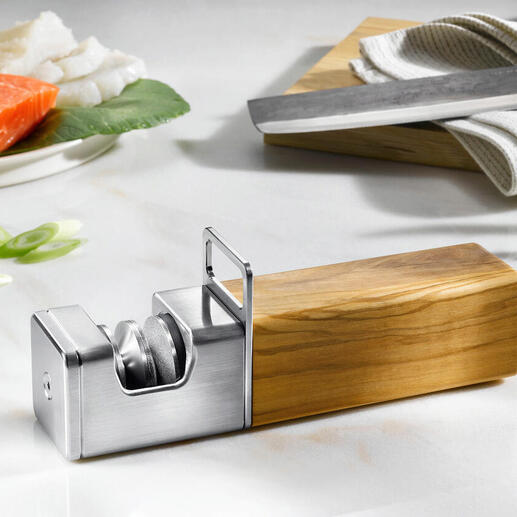 Affûteur à rouleaux en bois avec saumon frais