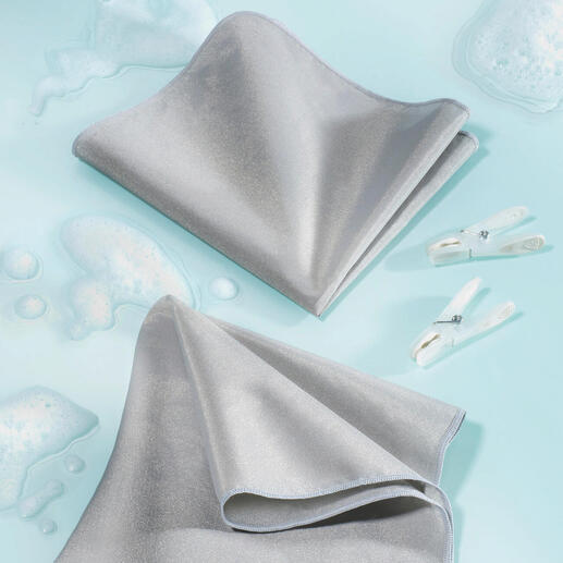 Chiffon SilverWash® pour machine à laver en gris sur fond aquatique bleu