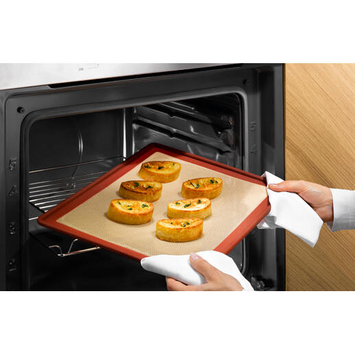 Tapis de cuisson NoStik avec du pain cuit sorti du four