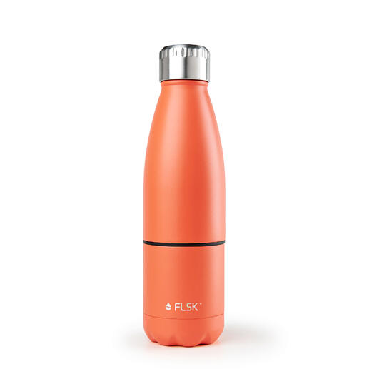 Bouteille isolante de couleur orange sur un fond blanc.