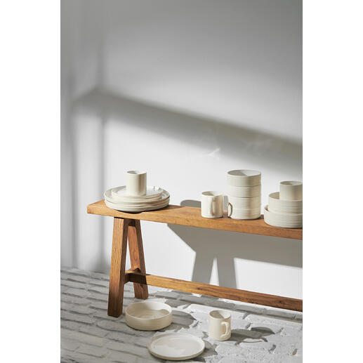 Assiettes Reglaze 6 pièces empilées de manière décorative sur une table en bois.