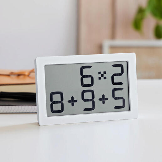Horloge numérique affichant des opérations mathématiques en blanc.