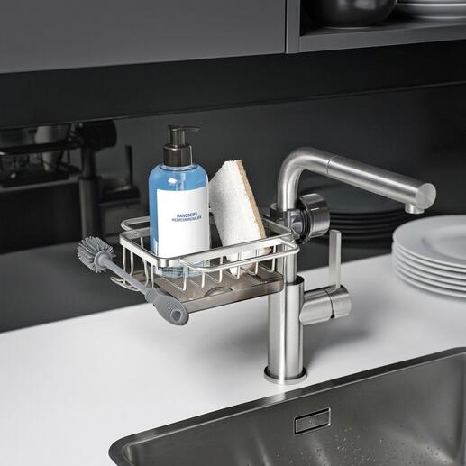Organisateur d'évier avec bouteille et éponge sur l'évier.