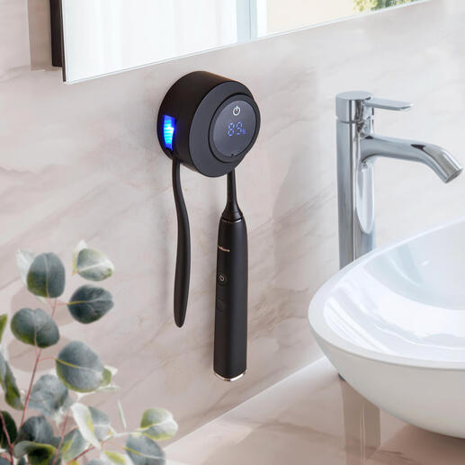 Station de désinfection de brosse à dents UV fixée au mur avec design noir et affichage LED.