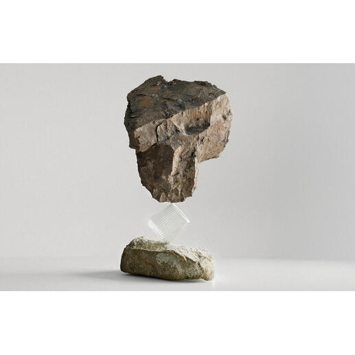 Rocher flottant au-dessus d'un verre, faisant partie d'un ensemble de 4.