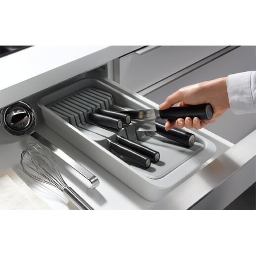 Organisateur de couteaux compact avec différents couteaux de cuisine.