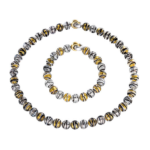 Collier ou Bracelet en perles de Murano Splendeur vénitienne : l’éclat de l’or et de l’argent saisi dans des perles en verre de Murano.