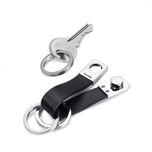 Clé et porte-clés Twister en noir et argent.