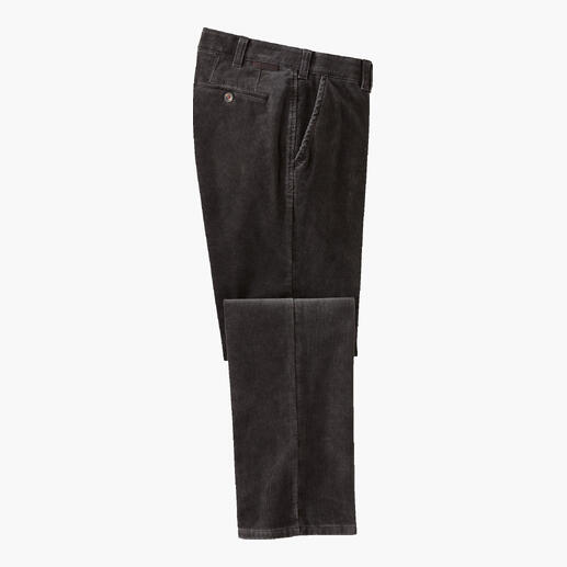 Pantalon en velours côtelé noir avec jambes droites sur fond blanc.