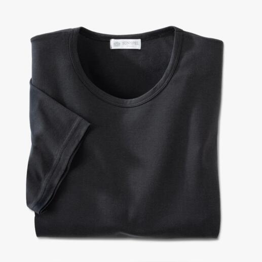 T-shirt Sunspel noir à col rond, soigneusement plié.