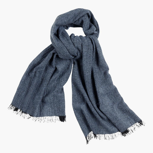 Écharpe en cachemire bleu foncé avec franges.