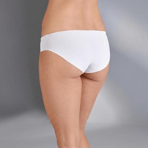 Femme portant un slip Hanro Invisible-Cotton blanc, vue de dos.