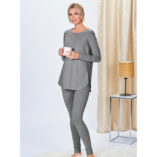 Shirt ou Jogging Cornelie Weiss Longue chemise et pantalon de survêtement dans un style chic décontracté. Par Cornelie Weiss.