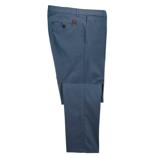 Pantalon chino Hoal Toucher peau de pêche, brillance soyeuse et confort indiscutable. Par le spécialiste du pantalon, Hoal.