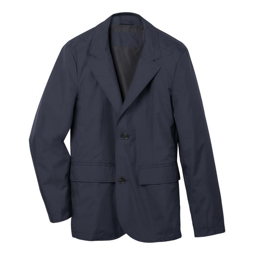Manteau de pluie de bureau en bleu, sur fond blanc.