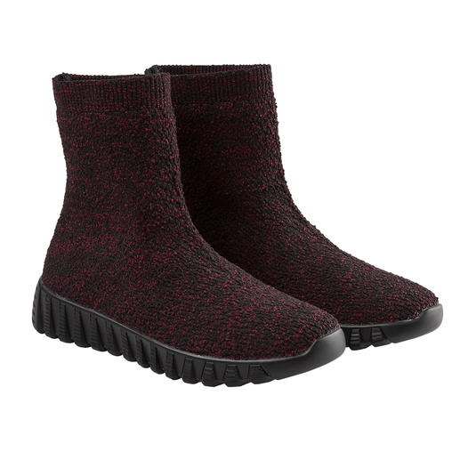 Bottes en tricot noires en matériau élastique avec semelle en caoutchouc.