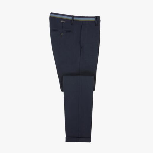 Pantalon d’affaire en jersey Alberto Aspect toile noble. Coupe slim moderne. Et le confort d’un pantalon détente.