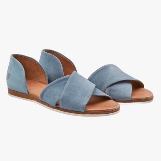 Deux sandales à bandes croisées bleues de face.