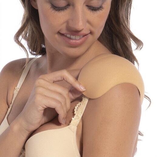 Épaules MAGIC® Bodyfashion, paire, tenues par une femme.