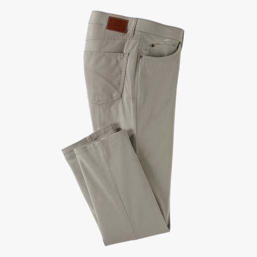 Pantalon Coolmax® cinq poches d'été beige, bien plié.
