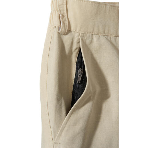 Vue détaillée de la poche des shorts en Tencel™-lin beige.