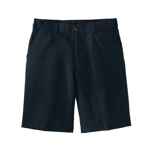 Shorts pour homme en Tencel™-lin en bleu foncé, couché.