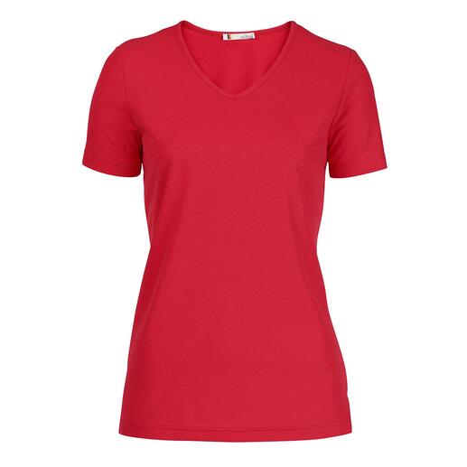 T-shirt rouge pour femmes, présenté simplement sur une table.