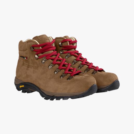 Bottes de randonnée pour femmes en marron avec des lacets rouges, vue de la paire