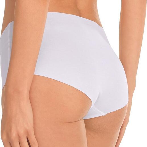 Slip taille haute blanc sur une femme de profil