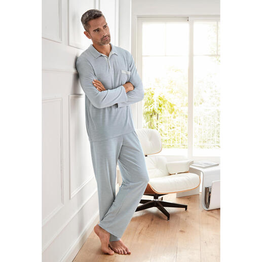 Pyjama double face Mélange de laine vierge régulant la température à l’extérieur. Modal absorbant l’humidité à l’intérieur.