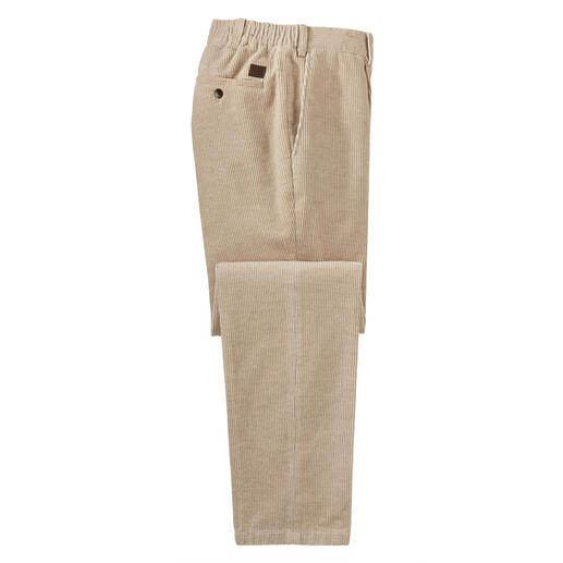 Pantalon en velours côtelé Le chino classique en velours côtelé : désormais pour toute lʼannée grâce à la rare proportion de lin.
