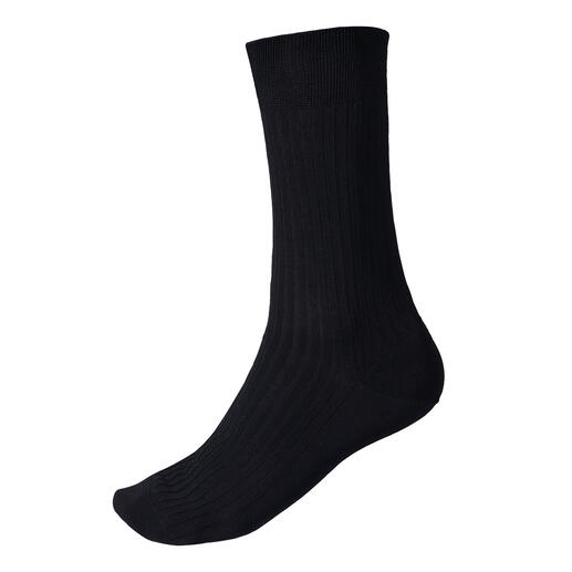 Chaussette en coton noir côtes vue de côté.
