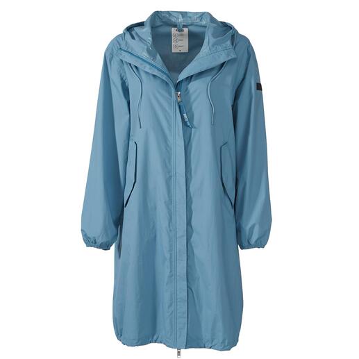 Parka de poche Aigle Chic et plus habillée que les vestes de pluie pliables habituelles. La parka de poche par Aigle, France.