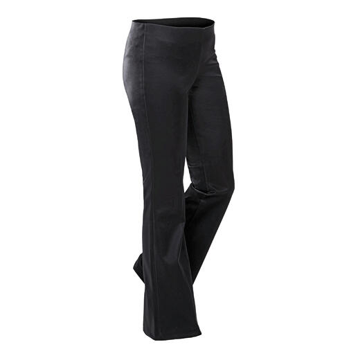 Pantalon en simili cuir noir st.Ann en vue latérale avec coupe élégante.
