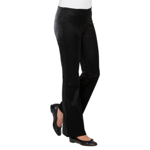 Pantalon en similicuir st.Ann Nappa synthétique doux et velouté. Jambe évasée avec pli repassé.