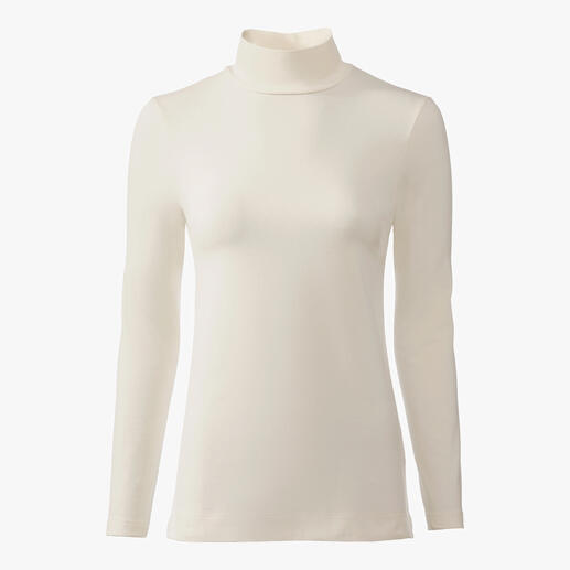 Haut en coton/cachemire crème sur un fond blanc.