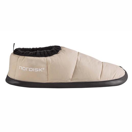 Blanc cassé Chausson en duvet Nordisk vu de côté, avec un col élastique et une semelle confortable.