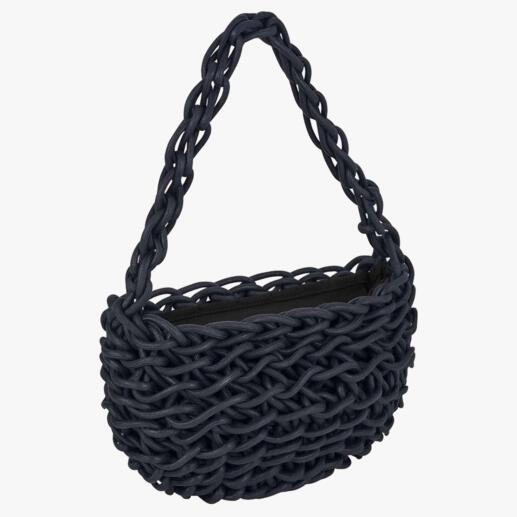 Sac tressé couleur marine vu de côté.