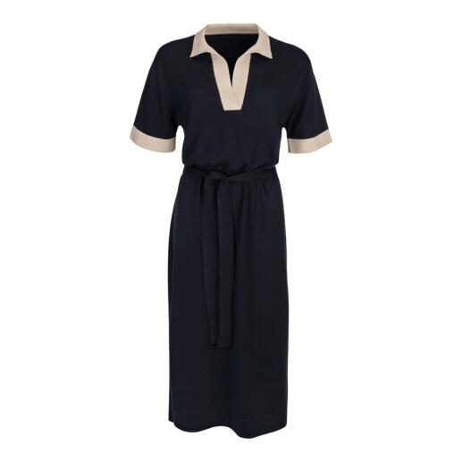 Vue avant d'une robe bleu marine avec des manches beiges et une ceinture.