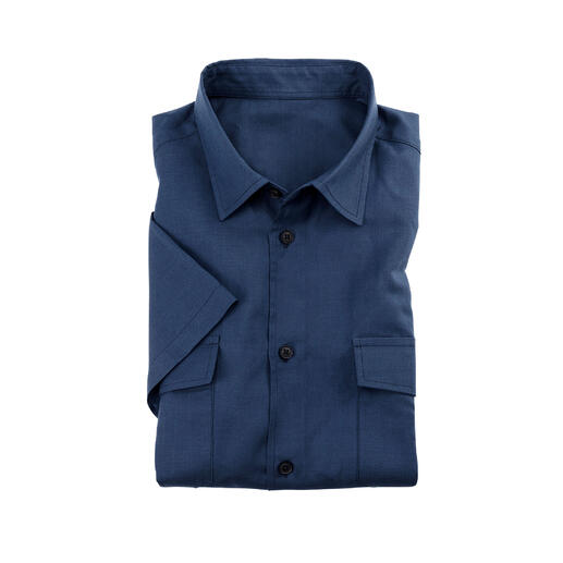 Chemise en Tencel-cashmere pliée en bleu avec détails de bouton