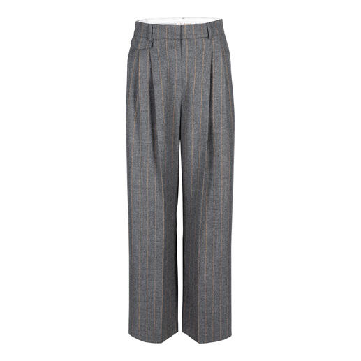 Vue de face du pantalon à pince large flexible avec plis.