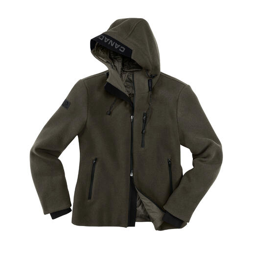 Veste en polaire de laine verte avec capuche sur fond blanc.