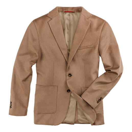 Veste en cachemire sur fond blanc.