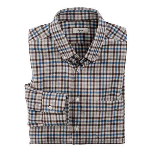 Chemise en flanelle de laine à carreaux pliée avec boutonnière.