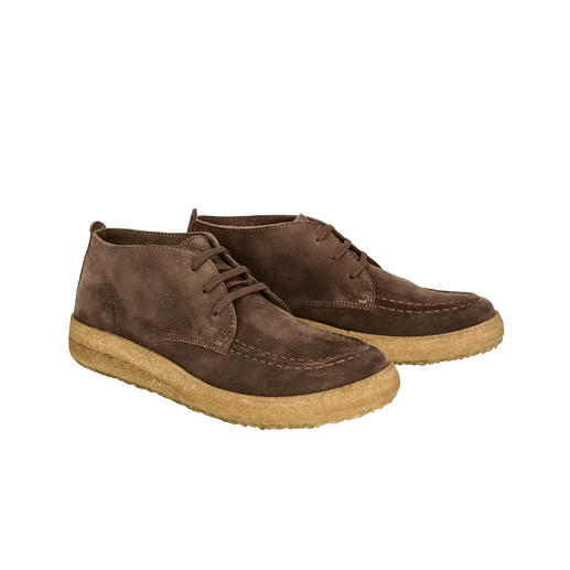 Paire de bottines Astorflex Chukka en cuir suédé marron, vue en tête.