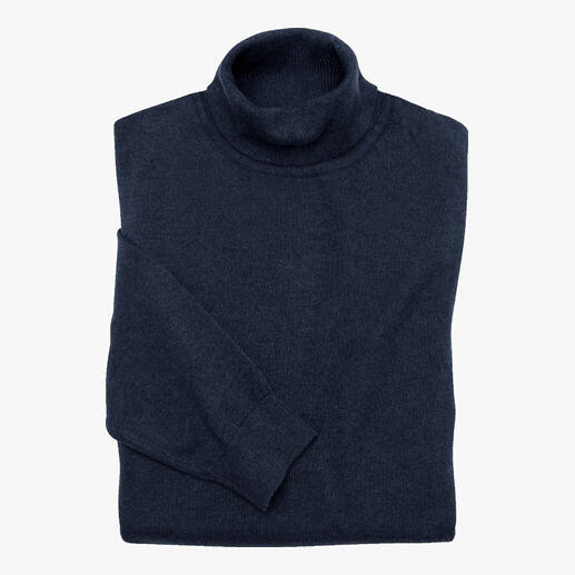 Ragman pull fin en bleu marine, plié.