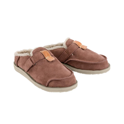 Paire de sabots Satorisan, en cuir marron avec doublure.